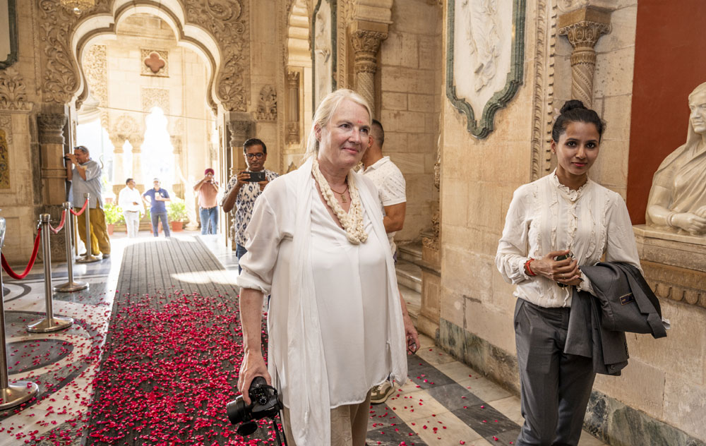 Warm Welcome pic of Deccan Odyssey Guests